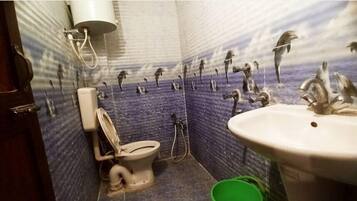 Basic Double Room | Bathroom | Shower, slippers, towels, soap