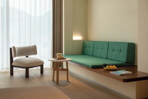 Standard-Zweibettzimmer, Stadtblick | Wohnzimmer | Fernseher, Fußbodenheizung