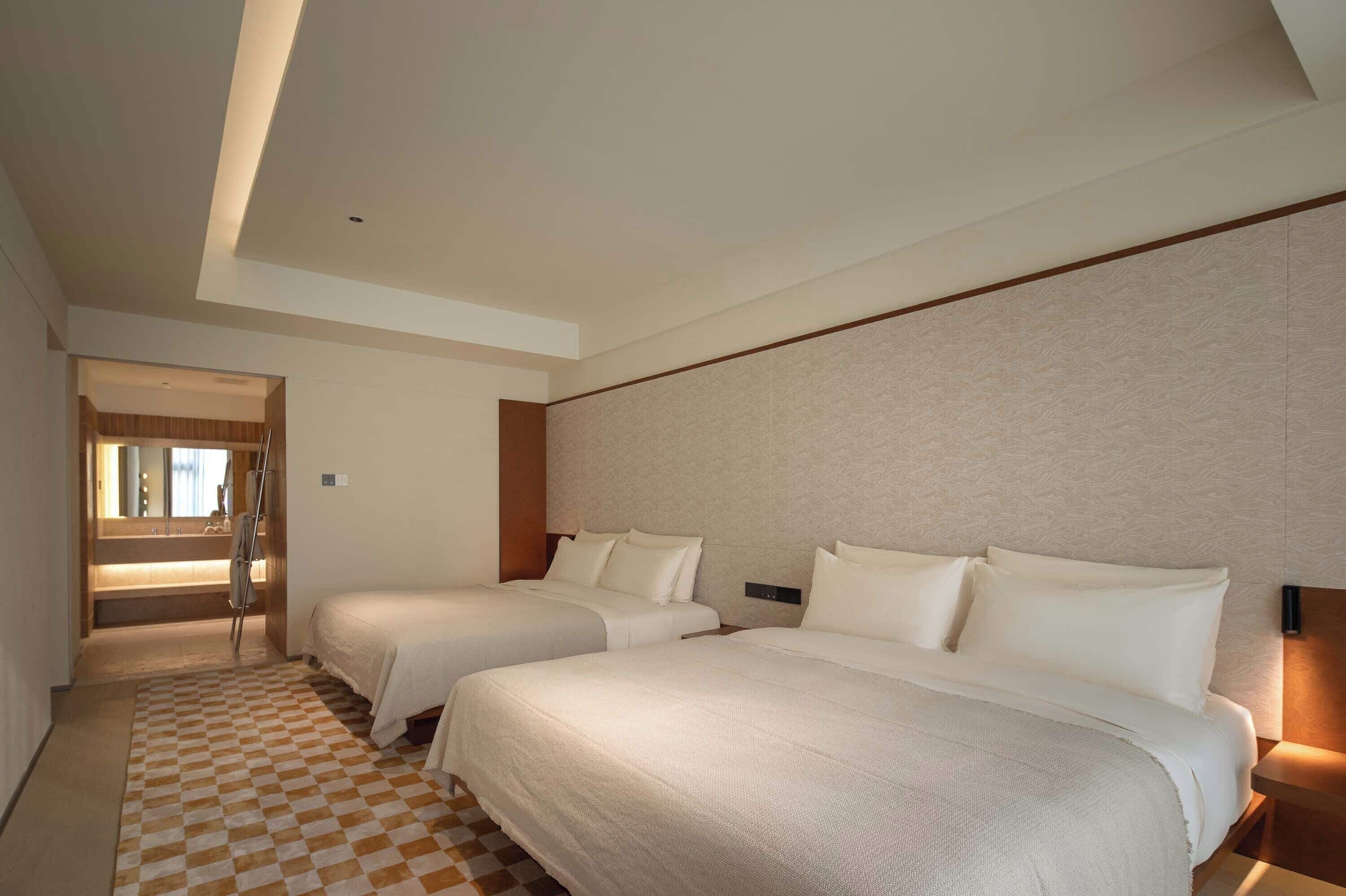 Family Suite, City View | Living area