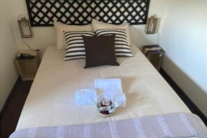 3 dormitoris, planxa i posts de planxar i roba de llit