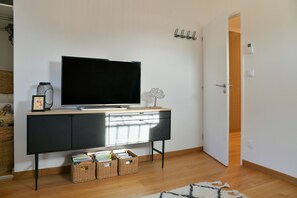 Interior - La Grangette Wifi Parking Terrace (Cruet)