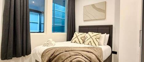 Iron/ironing board, WiFi, bed sheets