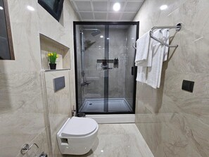 Deluxe Quadruple Room, Patio, City View | Bathroom - Hasan Pasa Konagi (Mardin)