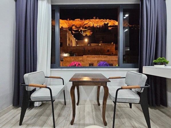 Deluxe Triple Room, Patio, City View | Desk, laptop workspace, free WiFi - hasan paşa konağı (Mardin)