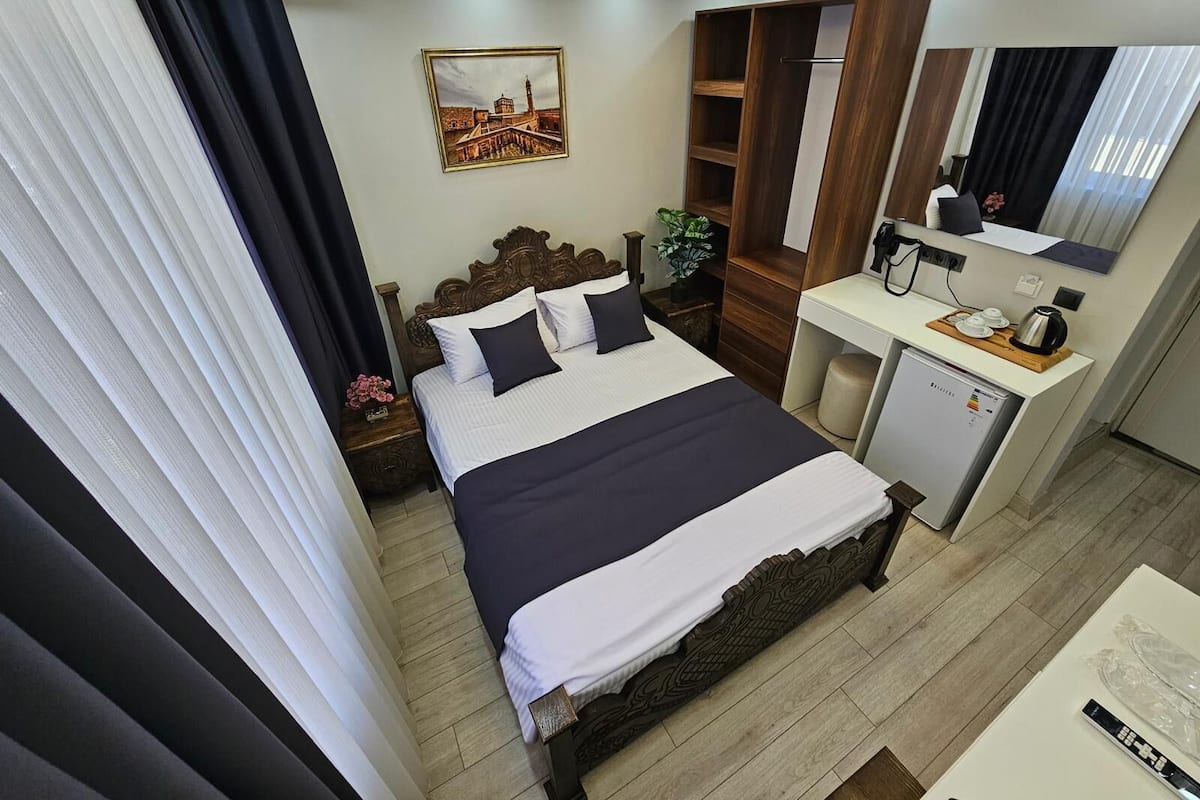 Habitación doble Deluxe, patio | Escritorio, espacio para trabajar con laptop y wifi gratis