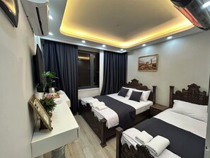 豪華三人房, 露台 | 書桌、手提電腦工作空間、免費 Wi-Fi