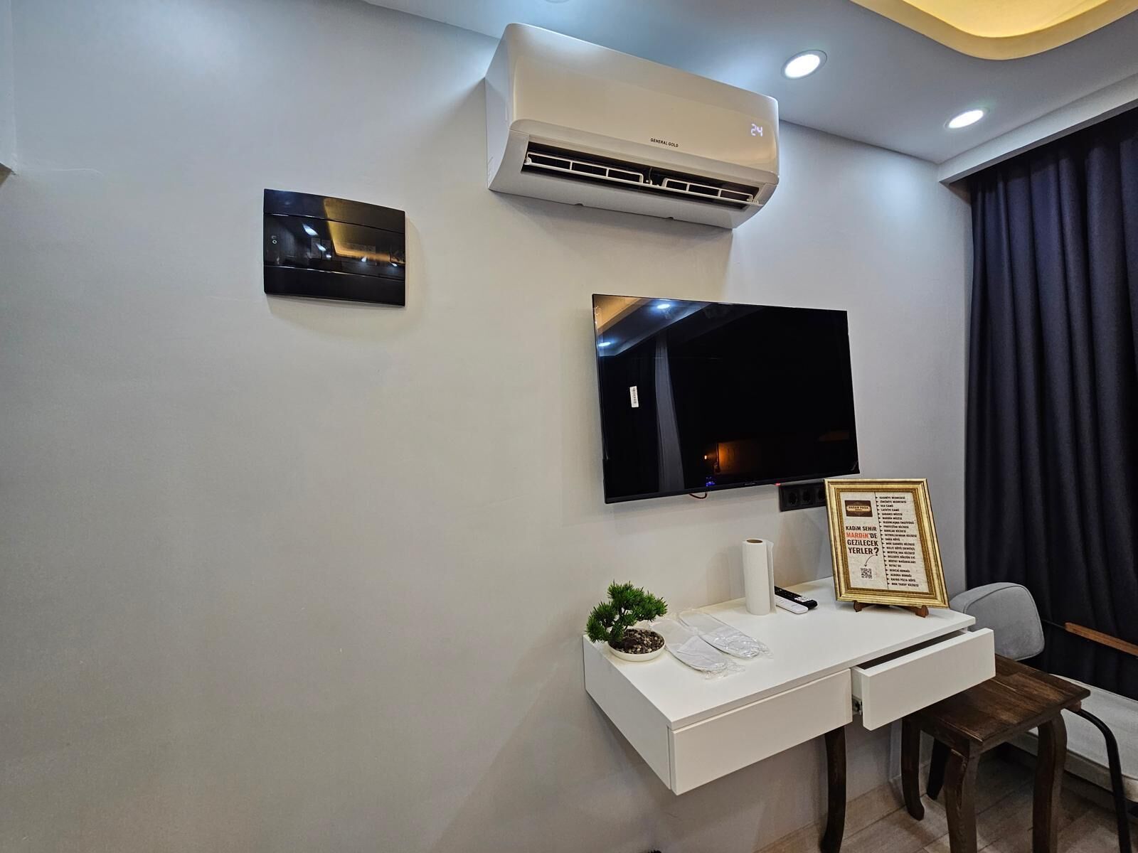 Deluxe Double Room, Patio | Desk, laptop workspace, free WiFi