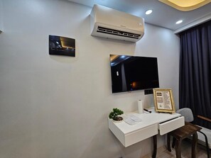 Habitación doble Deluxe, patio | Escritorio, espacio para trabajar con laptop y wifi gratis 