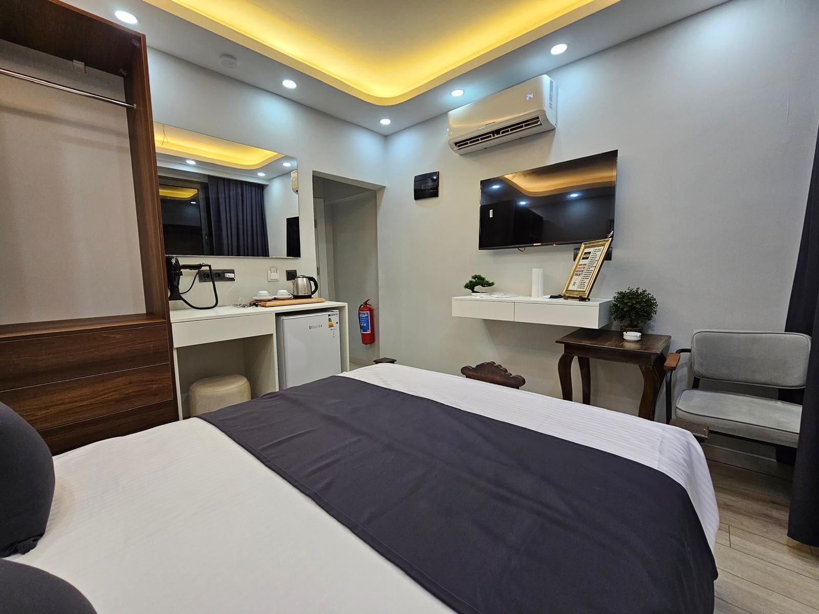 Deluxe Double Room, Patio | Desk, laptop workspace, free WiFi