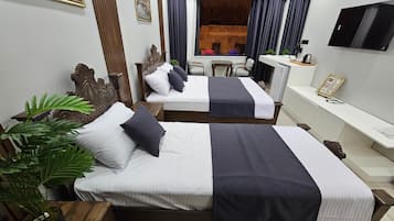 豪華三人房, 露台, 城市景 | 書桌、手提電腦工作空間、免費 Wi-Fi