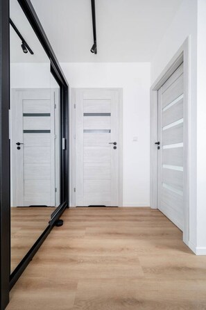Interior - Kopernika Apt - Balcony, Piotrkowska Street Nearby - by Rentujemy (Łódź)