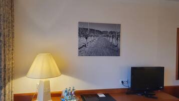 Soundproofing, free WiFi