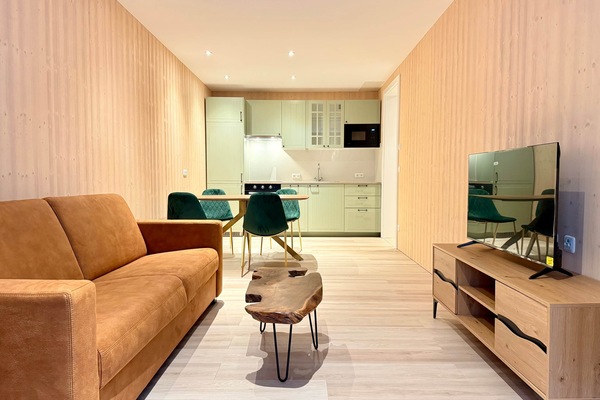 gemnütliches Wohnzimmer mit Essbereich