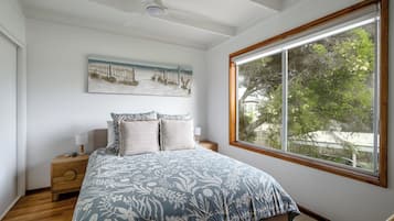 Iron/ironing board, free WiFi, bed sheets