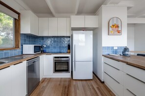 Fridge, microwave, oven, stovetop - Walk to Beach | Pet Friendly | Sleep 5 (Ocean Grove)