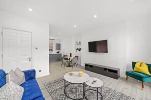 Living area - Chic Beauchamp Place Home (London)