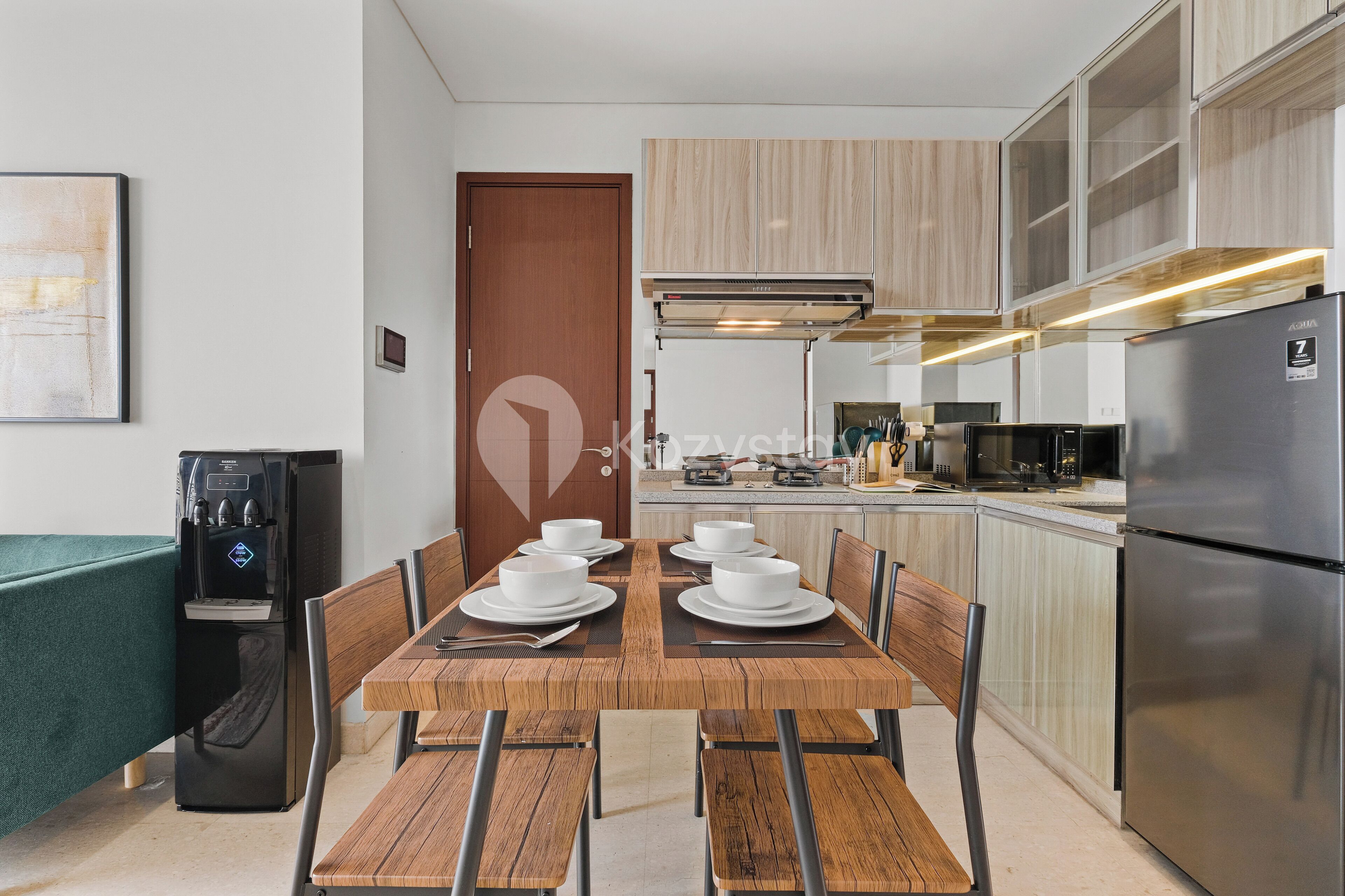 Apartment, 3 Bedrooms, City View | Private kitchen | Full-size fridge, microwave, stovetop, cookware/dishes/utensils