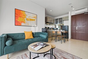 Apartment, 3 Bedrooms, City View | Ruang tamu | TV skrin rata 