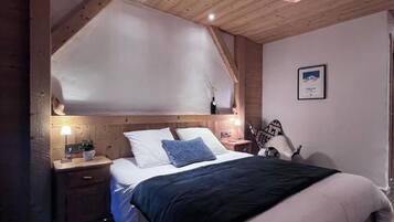 In-room safe, soundproofing, free WiFi