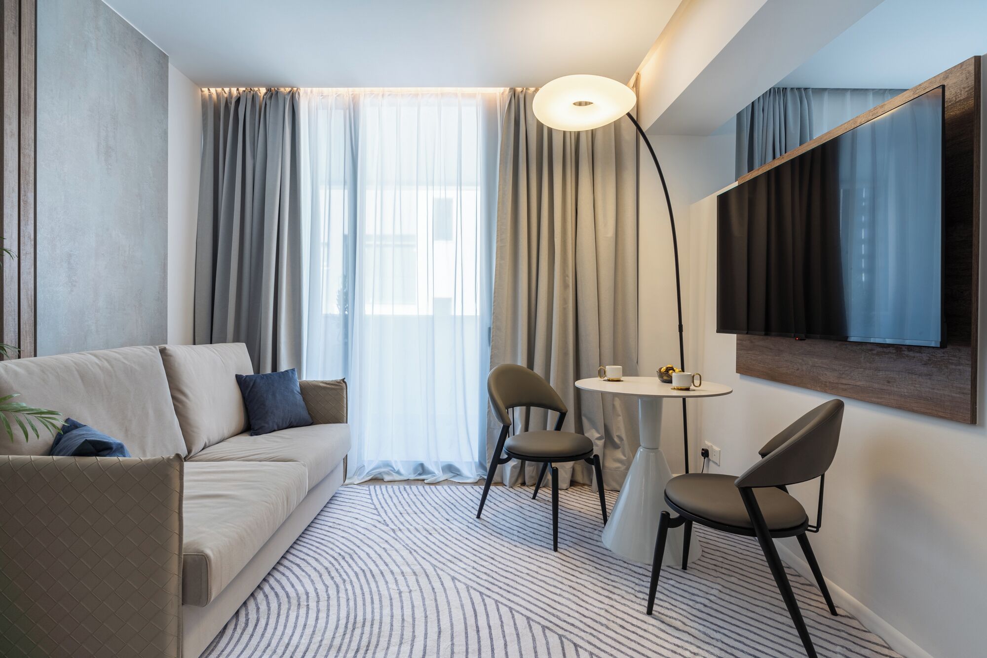 Comfort Studio Suite | Living room