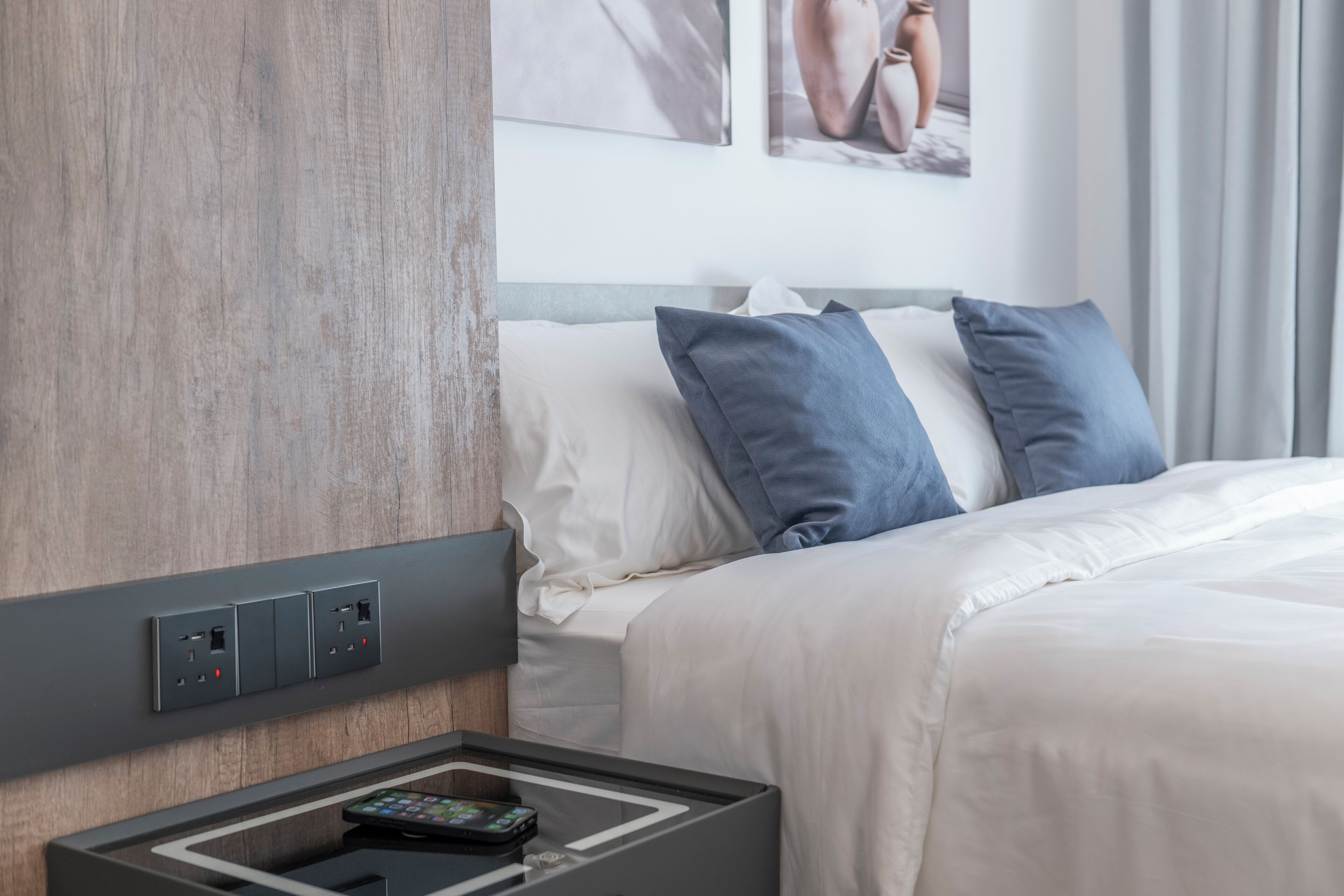 Premier apartman | Prémium ágynemű és széf a szobában