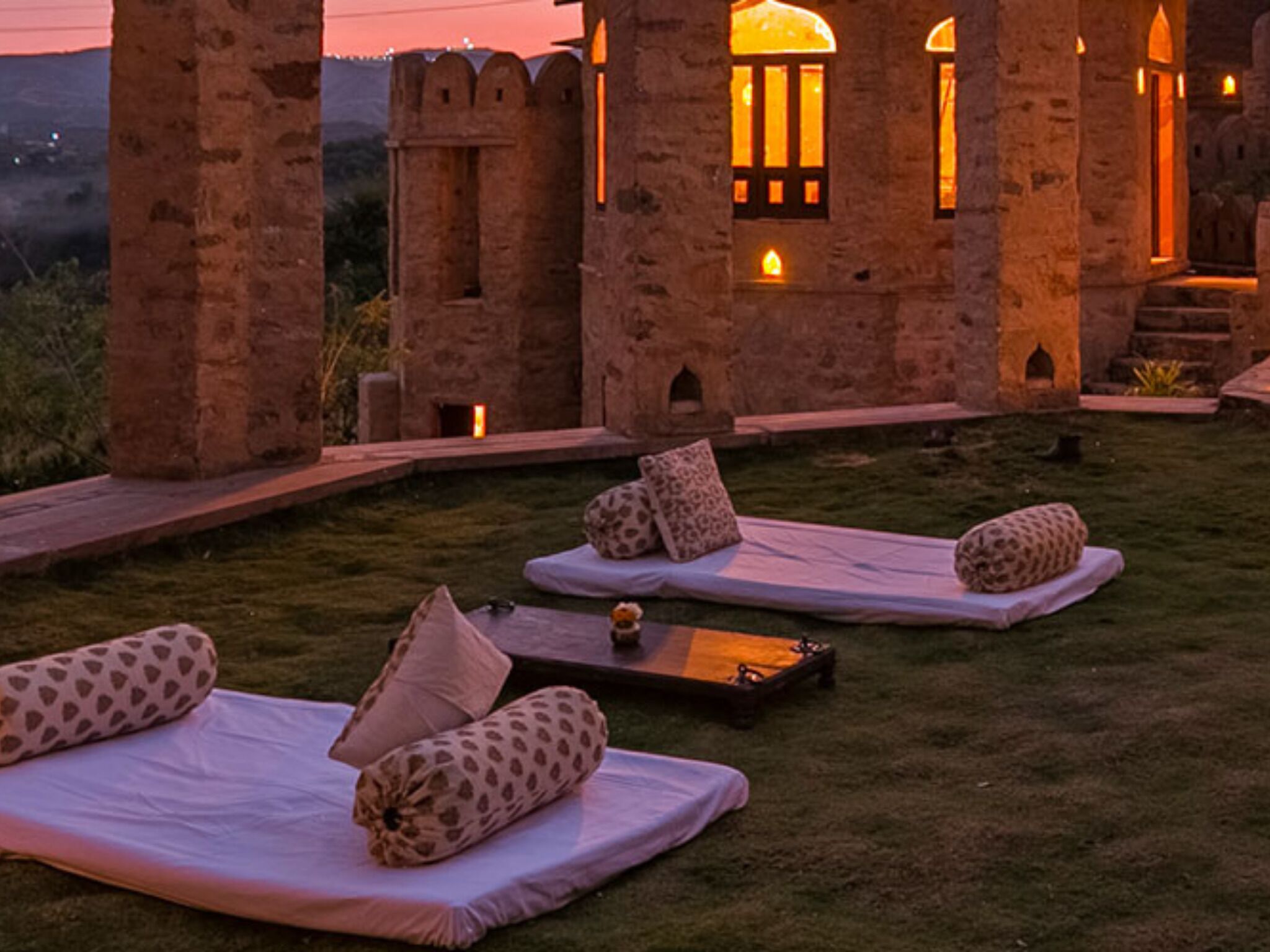 Luksussviitti, patio, vuoristonäköala | Kannettavalle tietokoneelle sopiva työtila, ilmainen Wi-Fi