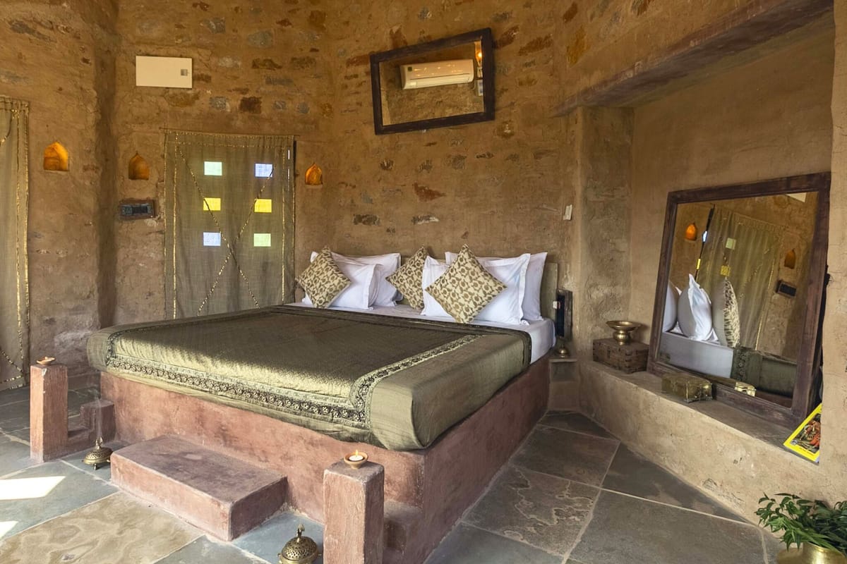 Skrivebord for bærbar PC og wi-fi (inkludert)