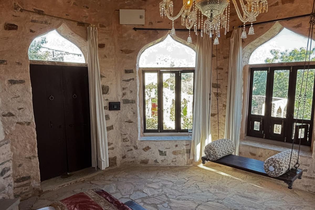 Suite – deluxe, terrasse, fjellutsikt | Skrivebord for bærbar PC og wi-fi (inkludert)