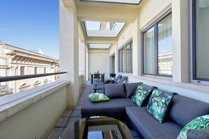 Appartement Deluxe, terrasse, vue ville (Flavia 29) | Enceinte de l’hébergement