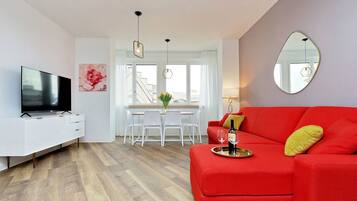 Deluxe Apartment, City View (Flavia 8) | Living area | TV
