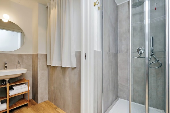 Deluxe Apartment, City View (Flavia 1) | Bathroom