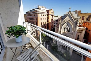 Appartement Deluxe, balcon, vue ville (Flavia 27) | Enceinte de l’hébergement