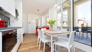 Appartement Deluxe, terrasse, vue ville (Flavia 29) | Restauration