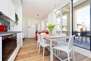 Leilighet – deluxe, byutsikt | Spiseområde