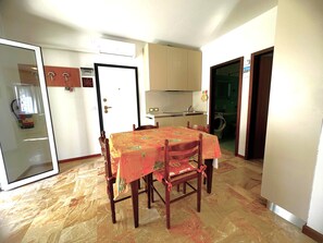 Dining - COND. NAONIS - C2 2+2 - C50096 (Bibione Pineda)