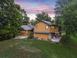 Exterior - Captain John's Cabin (Pigeon Forge)