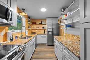 Private kitchen - Captain John's Cabin (Pigeon Forge)