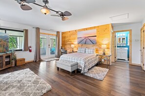 Superior House, 4 Bedrooms, Garden View, Lakeside | Individually decorated, individually furnished, iron/ironing board - Captain John's Cabin (Pigeon Forge)