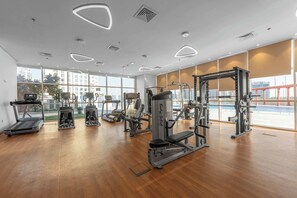 Fitness facility - Free housekeeping visits during your stay - StayShort - Stylish 1-Bedroom Home Sleeps 4 in JVC (JVC)