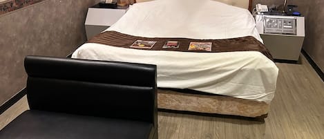 Economy Room | Desk, free WiFi