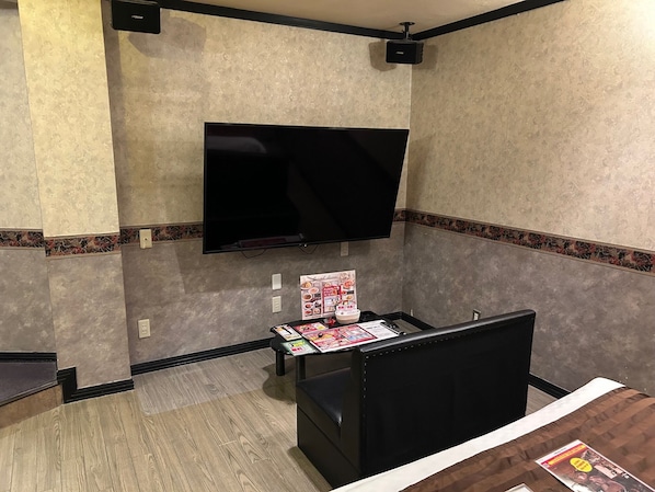 Economy Room | Desk, free WiFi