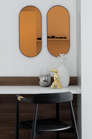 Studio, 1 Queen Bed | In-room safe, laptop workspace, soundproofing, iron/ironing board