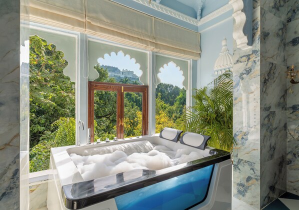 Royal Suite | Bathroom - Oladar Haveli – My Downtown Hotels (Udaipur)