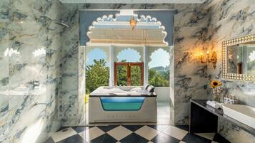 Suite Royale | Salle de bain | Chaussons