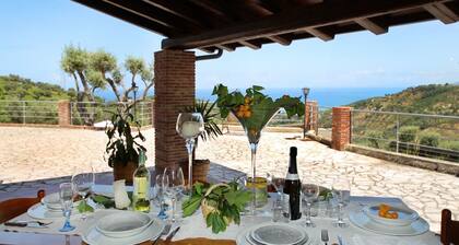 VVilla Cosentino is an enchanting retreat immersed in the Mediterranean nature of Sicily, where peace, privacy and authenticity come together. Surrounded by centuries-old olive trees, fruit trees and breathtaking sea views, this villa is the ideal place