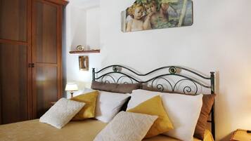 2 bedrooms, in-room safe, iron/ironing board, travel crib