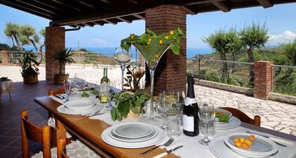 VVilla Cosentino is an enchanting retreat immersed in the Mediterranean nature of Sicily, where peace, privacy and authenticity come together. Surrounded by centuries-old olive trees, fruit trees and breathtaking sea views, this villa is the ideal place