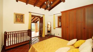 2 Schlafzimmer, Zimmersafe, BĂŒgeleisen/BĂŒgelbrett, Reisekinderbett