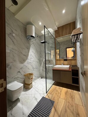 スーペリア ルーム | バスルーム | シャワー、タオル、石鹸、シャンプー