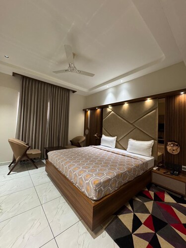 Ranveer Hotel and Restaurant